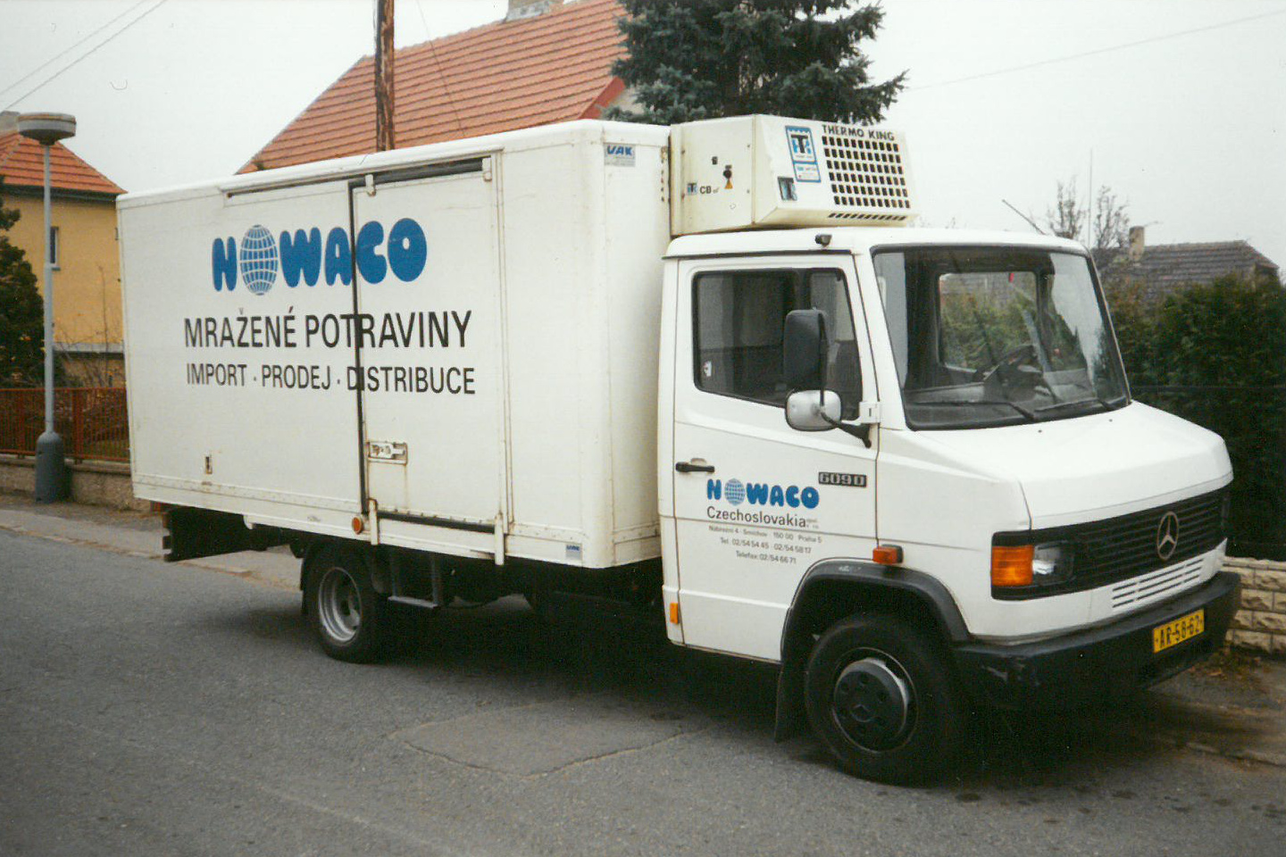 1992 | první distribuční auto | Nowaco