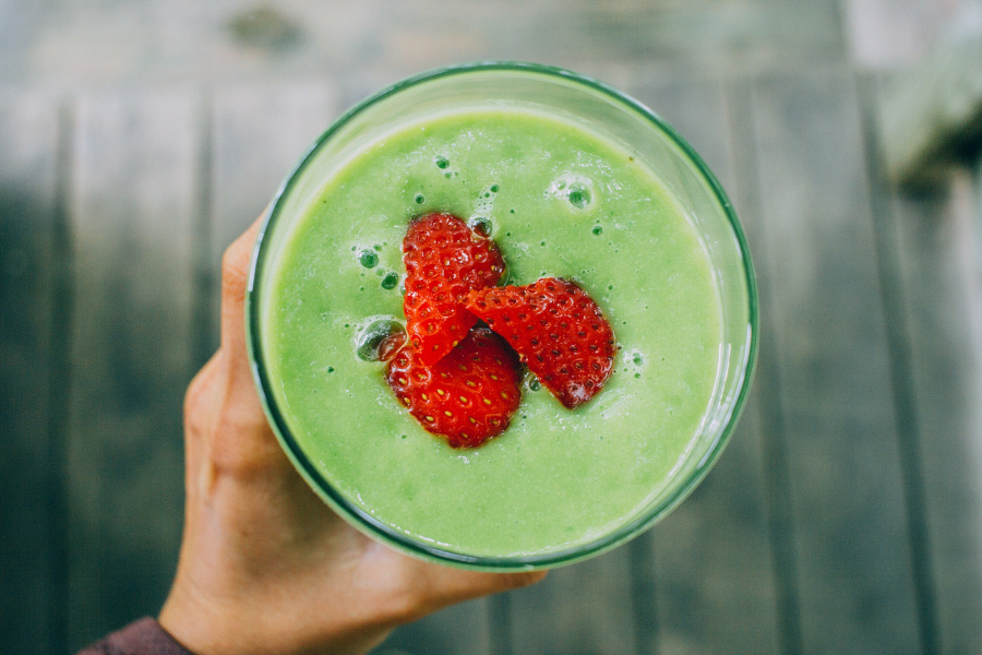 Zelené smoothie | mango, špenát, brokolice