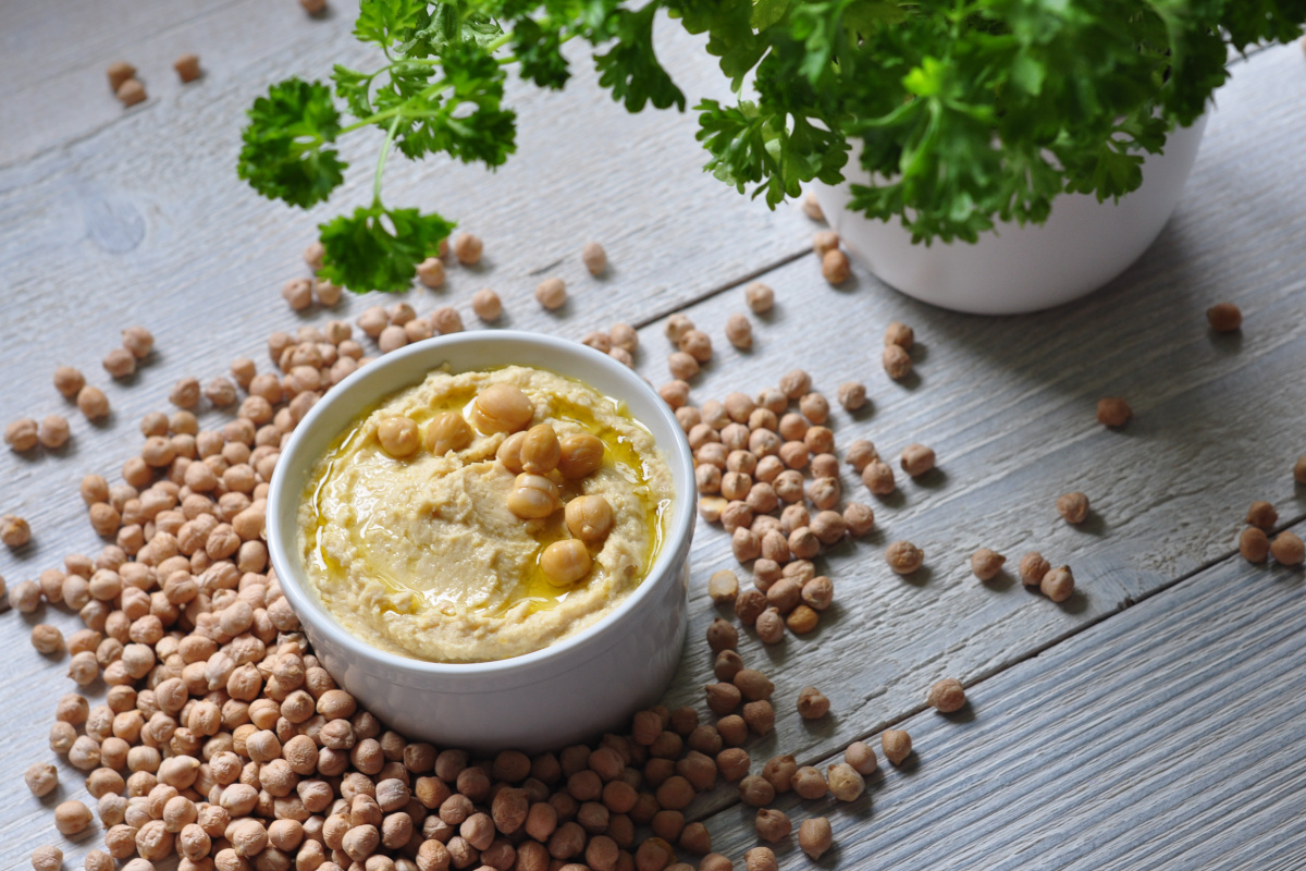 Hummus – pochoutka z cizrny, sezamové pasty a olivového oleje
