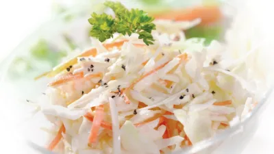 Svěží zeleninové saláty k masu nebo jen tak