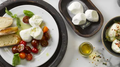 Originální mozzarella se vyrábí z buvolího mléka