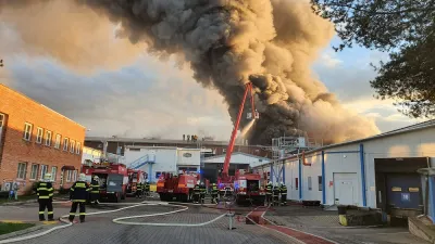 I po požáru stojíme pevnýma nohama na zemi