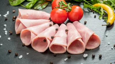 Skvělé vepřové a drůbeží šunky Bravur