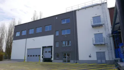 Moderní továrna s výkonnou řezačkou porcí filé