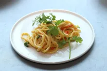 Daren Liew | Česnekovo-máslová pasta s ústřicovou omáčkou