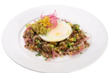 Čočka mix na kyselo s vejcem Over easy