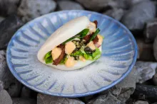 Baoyong Zheng | Bao bun, char siu omáčka