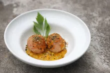 Zážitkové a lehce provokativní menu | Tokio masové kuličky s ovocně-kořeněným mango dipem