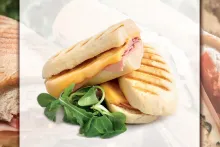 Panini plněné slaninou a sýrem