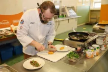 Nové trendy v moderním vaření 2024 | René Tichý | Bulgur s čočkou a hráškem 