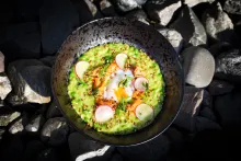 Martin Staněk – Hráškové rizoto s uzeným lososem a pohankovým popcornem