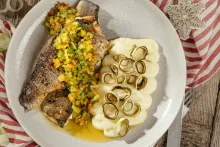 Nowaco | Pstruh pečený v bylinkové krustě