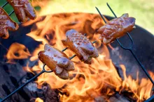 Bravur | špekáčky vázané | 724409 – buřty opékané nad ohněm