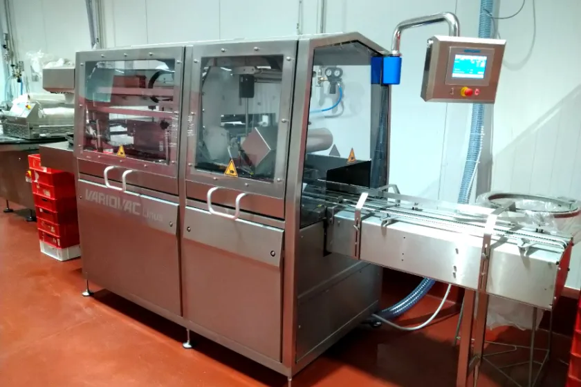 Balicí linka pro zpracovnu masa v Opavě