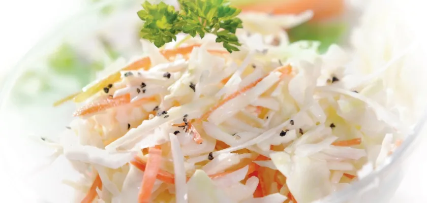 Svěží zeleninové saláty k masu nebo jen tak