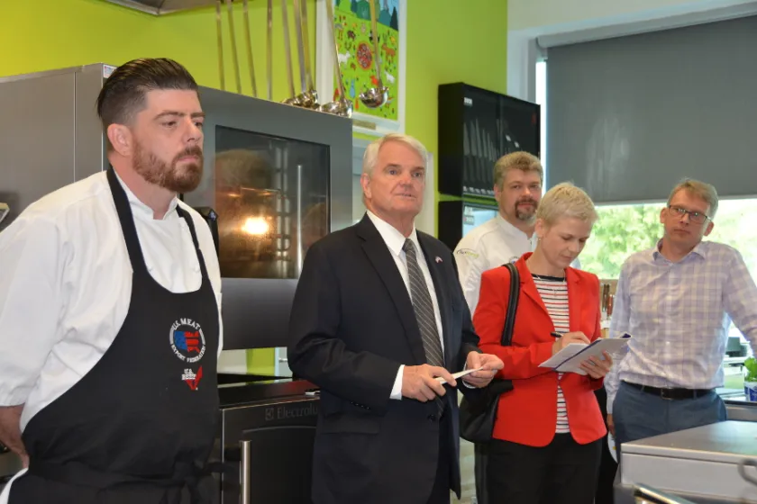 US velvyslanec uvedl US hovězí