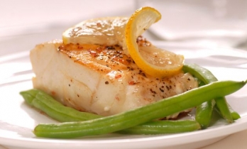 Rybí filé s citronovou marinádou a teplé těstovinové rizoto s julienne zeleninou a čočkou